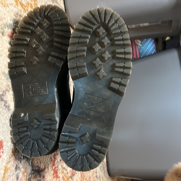 Dr. Martens Platform Chelsea Boot - Picture 5 of 7